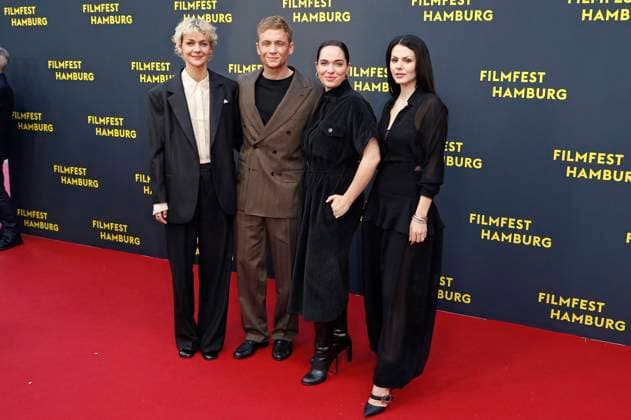 Luise Heyer, Matthias Schweighöfer, Verena Altenberger und Ruby O. Fee bei der Premiere des Kinofilms Das Leben der Wünsche auf dem 33. Filmfest Hamburg 2025 im Cinemaxx Dammtor. Hamburg, 28.09.2025