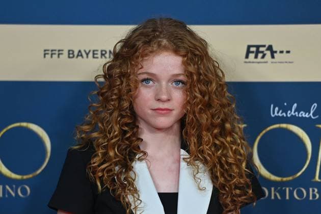 Alexa Goodall (Schauspielerin), Einzelbild,angeschnittenes Einzelmotiv,Portraet,Portrait,Porträt. Filmpremiere MOMO am 128.09.2025 im Mathaeser Kino in Muenchen.