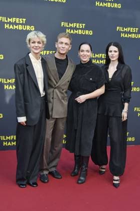 Luise Heyer, Matthias Schweighöfer, Verena Altenberger und Ruby O. Fee bei der Premiere Das Leben der Wünsche im Rahmen des Filmfest Hamburg in Hamburgam 28.09.2025