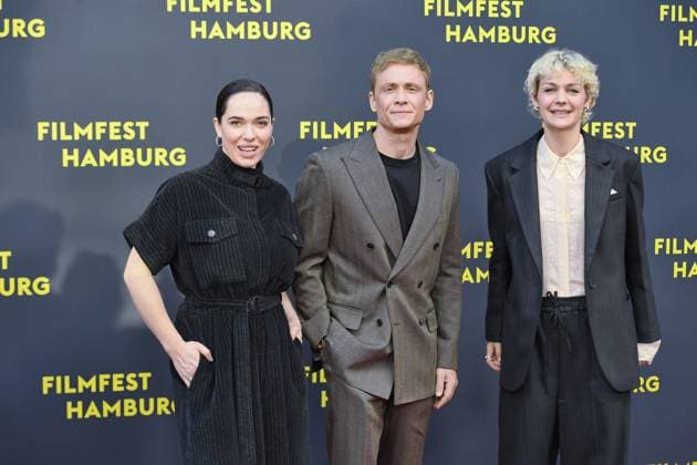 Verena Altenberger, Matthias Schweighöfer und Luise Heyer bei der Premiere Das Leben der Wünsche im Rahmen des Filmfest Hamburg in Hamburgam 28.09.2025