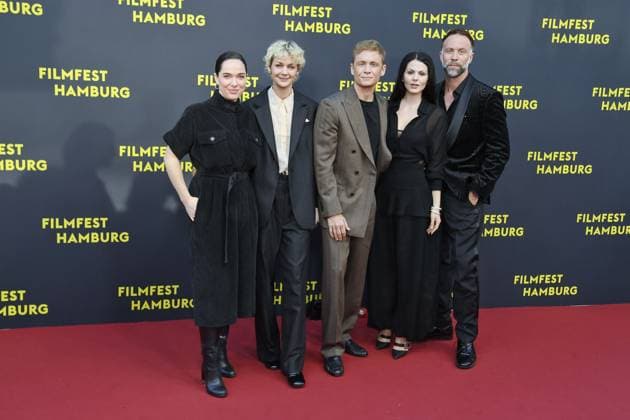 Verena Altenberger, Luise Heyer, Matthias Schweighöfer, Ruby O. Fee und Erik Schmitt bei der Premiere Das Leben der Wünsche im Rahmen des Filmfest Hamburg in Hamburgam 28.09.2025