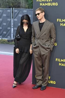 Ruby O. Fee und Matthias Schweighöfer bei der Premiere Das Leben der Wünsche im Rahmen des Filmfest Hamburg in Hamburgam 28.09.2025