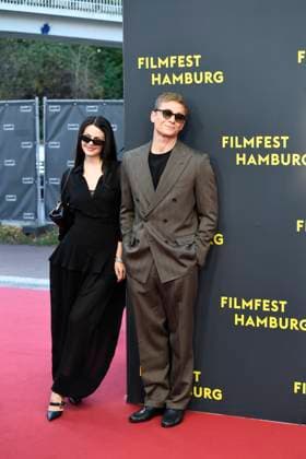 Ruby O. Fee und Matthias Schweighöfer bei der Premiere Das Leben der Wünsche im Rahmen des Filmfest Hamburg in Hamburgam 28.09.2025