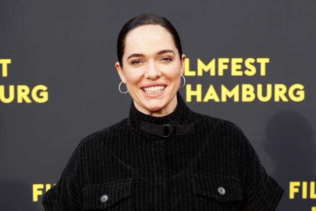 Verena Altenberger bei der Das Leben der Wuensche Film Premiere am 28.09.2025 im Rahmen vom 33. Filmfest in Hamburg Matthias Schweighoefer & Ruby O. Fee - Das Leben der Wuensche feiert Premiere beim Filmfest in Hamburg
