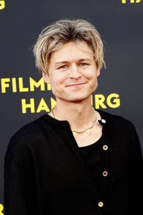 Tom Boettcher bei der Das Leben der Wuensche Film Premiere am 28.09.2025 im Rahmen vom 33. Filmfest in Hamburg Matthias Schweighoefer & Ruby O. Fee - Das Leben der Wuensche feiert Premiere beim Filmfest in Hamburg
