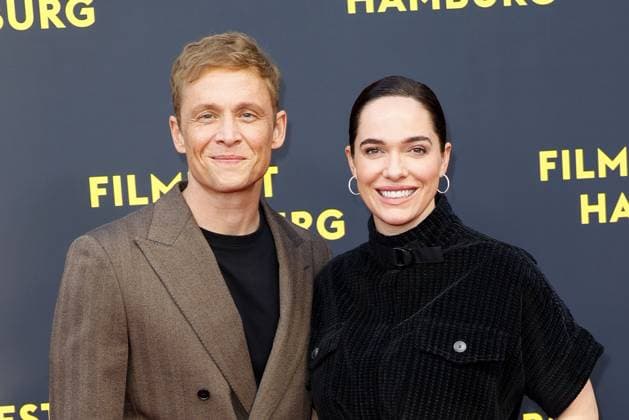 Matthias Schweighoefer und Verena Altenberger bei der Das Leben der Wuensche Film Premiere am 28.09.2025 im Rahmen vom 33. Filmfest in Hamburg Matthias Schweighoefer & Ruby O. Fee - Das Leben der Wuensche feiert Premiere beim Filmfest in Hamburg