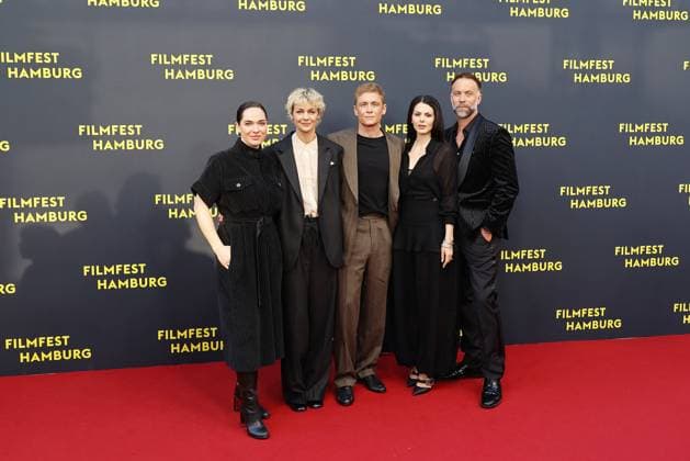 Verena Altenberger, Luise Heyer, Matthias Schweighoefer, Ruby O. Fee und Regisseur Erik Schmitt bei der Das Leben der Wuensche Film Premiere am 28.09.2025 im Rahmen vom 33. Filmfest in Hamburg Matthias Schweighoefer & Ruby O. Fee - Das Leben der Wuensche feiert Premiere beim Filmfest in Hamburg