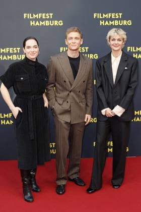 Verena Altenberger, Matthias Schweighoefer und Luise Heyer bei der Das Leben der Wuensche Film Premiere am 28.09.2025 im Rahmen vom 33. Filmfest in Hamburg Matthias Schweighoefer & Ruby O. Fee - Das Leben der Wuensche feiert Premiere beim Filmfest in Hamburg
