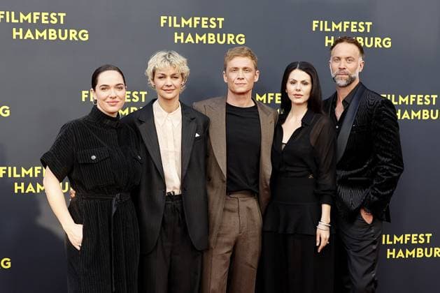 Verena Altenberger, Luise Heyer, Matthias Schweighoefer, Ruby O. Fee und Regisseur Erik Schmitt bei der Das Leben der Wuensche Film Premiere am 28.09.2025 im Rahmen vom 33. Filmfest in Hamburg Matthias Schweighoefer & Ruby O. Fee - Das Leben der Wuensche feiert Premiere beim Filmfest in Hamburg