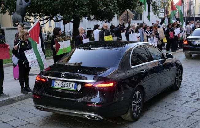 Brera District protesters gathered to protest Free Gaza before the Giorgio Armani fashion show at the entrance gate for the numerous VIP guests invited in a black van.  Copyright: xLucaxPontix xipa-agency.netx xLucaxPonti xIpaxagencyx IPA_Agency_IPA65897631