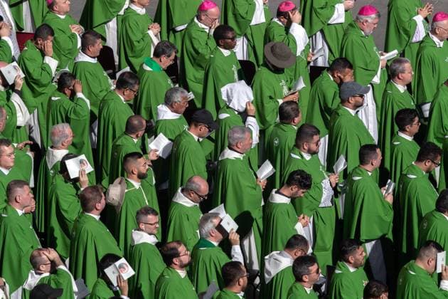 Pope Leo XIV presides over a Mass for the Jubilee of Catechists Priests attend a Mass for the Jubilee of Catechists presided over by Pope Leo XIV in St Peters square at the Vatican Vatican City Vatican City Vatican City State Copyright: xMariaxGraziaxPicciarellax