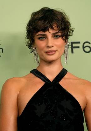 September 28, 2025, New York, New York, USA: TAYLOR HILL attends the 63rd New York Film Festival Opening Night Red Carpet Premiere of Springsteen: Deliver Me From Nowhere .Alice Tully Hall, Lincoln Center, NYC .September 28, 2025. New York USA - ZUMAms4_ 20250928_faf_ms4_005 Copyright: xSoniaxMoskowitzxGordonx