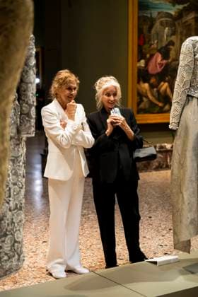 Milan Fashion Week - Women S S 2026 Giorgio Armani Fashion Show Front Row Pinacoteca di Brera - Milan, Italy Lauren Hutton;guest Milan Fashion Week - Women S S 2026 Giorgio Armani Fashion Show Front Row Pinacoteca di Brera - Milan, Italy 28th September 2025  Copyright: xALFONSOxCATALANO SGPITALIAx