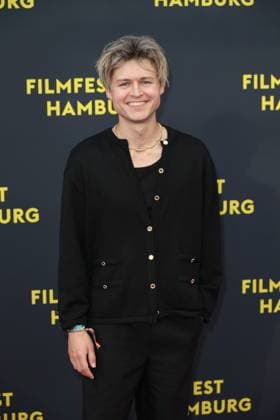 Filmfest Hamburg - Premiere Das Leben der Wünsche Tom Böttcher, Premiere des Films Das Leben der Wünsche auf dem Filmfest Hamburg vor dem Cinemaxx Dammtor, Hamburg, 28.09.2025 Copyright: xEventpressxBecherx