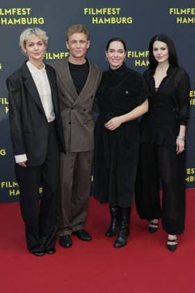 Filmfest Hamburg - Premiere Das Leben der Wünsche Verena Altenberger, Matthias Schweighöfer, Luise Heyer, Ruby O. Fee, Premiere des Films Das Leben der Wünsche auf dem Filmfest Hamburg vor dem Cinemaxx Dammtor, Hamburg, 28.09.2025 Copyright: xEventpressxBecherx