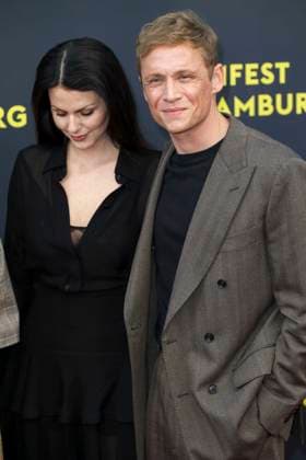 abb Matthias Schweighöfer Schweighoefer und Freundin Ruby O. Fee Schauspieler zu Gast auf dem Roten Teppich bei der Kino Film Premiere Das Leben der Wünsche Wuensche auf dem Filmfest Hamburg im Cinemaxx Kino am Dammtor am 28.09.2025 in Hamburg Hamburg Deutschland