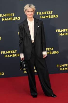 abb Luise Heyer Schauspielerin zu Gast auf dem Roten Teppich bei der Kino Film Premiere Das Leben der Wünsche Wuensche auf dem Filmfest Hamburg im Cinemaxx Kino am Dammtor am 28.09.2025 in Hamburg Hamburg Deutschland