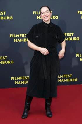 abb Verena Altenberger zu Gast auf dem Roten Teppich bei der Kino Film Premiere Das Leben der Wünsche Wuensche auf dem Filmfest Hamburg im Cinemaxx Kino am Dammtor am 28.09.2025 in Hamburg Hamburg Deutschland