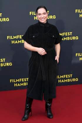abb Verena Altenberger zu Gast auf dem Roten Teppich bei der Kino Film Premiere Das Leben der Wünsche Wuensche auf dem Filmfest Hamburg im Cinemaxx Kino am Dammtor am 28.09.2025 in Hamburg Hamburg Deutschland