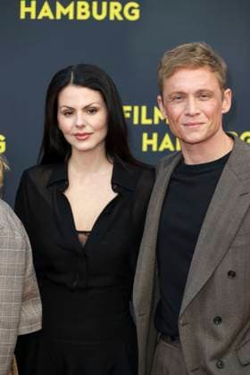abb Matthias Schweighöfer Schweighoefer und Freundin Ruby O. Fee Schauspieler zu Gast auf dem Roten Teppich bei der Kino Film Premiere Das Leben der Wünsche Wuensche auf dem Filmfest Hamburg im Cinemaxx Kino am Dammtor am 28.09.2025 in Hamburg Hamburg Deutschland