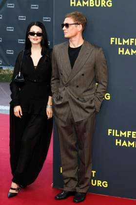abb Matthias Schweighöfer Schweighoefer und Freundin Ruby O. Fee Schauspieler zu Gast auf dem Roten Teppich bei der Kino Film Premiere Das Leben der Wünsche Wuensche auf dem Filmfest Hamburg im Cinemaxx Kino am Dammtor am 28.09.2025 in Hamburg Hamburg Deutschland