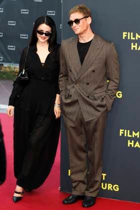 abb Matthias Schweighöfer Schweighoefer und Freundin Ruby O. Fee Schauspieler zu Gast auf dem Roten Teppich bei der Kino Film Premiere Das Leben der Wünsche Wuensche auf dem Filmfest Hamburg im Cinemaxx Kino am Dammtor am 28.09.2025 in Hamburg Hamburg Deutschland