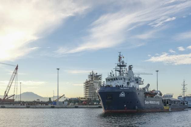 Napoli, Naples, Italy: The Sea Watch 5 arrives at pier 32 in the port of Naples. Around 124 migrants disembark. During the night of September 26, 2025, the humanitarian ship is hit by gunfire from a Libyan patrol boat, but no injuries are reported. Napoli Italy  - ZUMAp169 20250929_zea_p169_002 Copyright: xAntonioxBalasco LiveMediax
