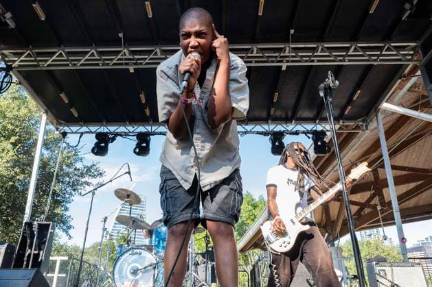 September 28, 2025: Kaila KT Thompson of UpChuck performing at the Levitation Music Festival, Palmer Events Center. Austin, Texas. CSM Austin United States of America - ZUMAc04_ 20250928_faf_c04_093 Copyright: xMarioxCantux Austin United States of America - ZUMA1067 20250928_faf_c04_093 Copyright: xIMAGO MarioxCantux
