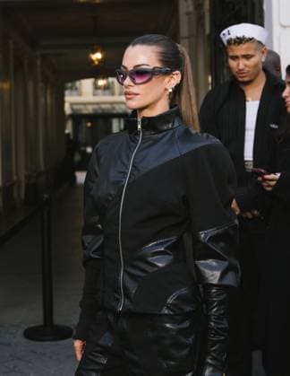 Clara Berry à larrivée au défilé Weinsanto Collection Femme Prêt à Porter Printemps Eté 2026 lors de la Fashion Week de Paris PFW , à Paris, France, le 29 septembre 2025 Sam Delpech Bestimage Celebrities arrive at the Weinsanto Womens Ready to Wear Spring Summer 2026 collection show during Paris Fashion Week PFW in Paris, France, on September 29, 2025 Sam Delpech Bestimage Paris France  Copyright: xSamxDelpechx xBestimagexSamxDelpechx xBestimagex