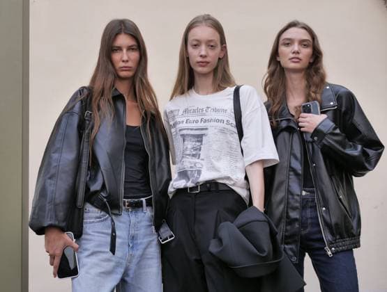 Some models who walked the catwalks at Milan Fashion Week give themselves to photographers backstage.  Copyright: xLucaxPontix xipa-agency.netx xLucaPonti IpaAgencyx IPA_Agency_IPA65916833