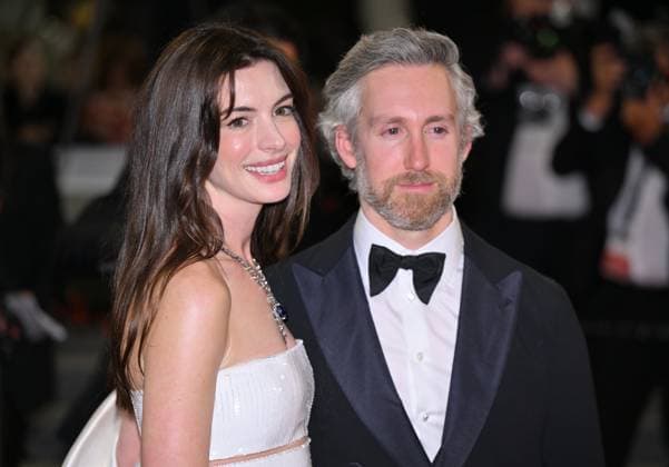 Armageddon Time Premiere - 75th Cannes Film Festival CANNES, FRANCE - MAY 19: US actress Anne Hathaway (L) and her husband Adam Shulman (R) leave the Festival Palace following the screening of the film for the screening of the film ‘Armageddon Time’ at the 75th annual Cannes Film Festival in Cannes, France on May 19, 2022. Provence-Alpes-Cote d Azur France. Editorial use only. Please get in touch for any other usage.  Copyright: x2025xAnadoluxMustafaxYalcÄ±nx