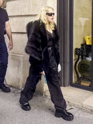 Madonna walks through the charming streets of the French capital on the sidelines of Paris Fashion Week PFW , in Paris, France, on September 29, 2025 Léa Vieillot Bestimage Madonna walks through the charming streets of the French capital on the sidelines of Paris Fashion Week PFW , in Paris, France, on September 29, 2025 Paris France  Copyright: xLÃ axVieillot BestimagexLÃ axVieillot Bestimagex
