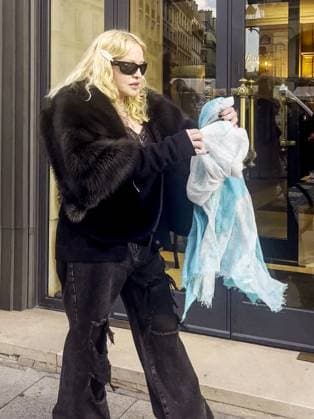 Madonna walks through the charming streets of the French capital on the sidelines of Paris Fashion Week PFW , in Paris, France, on September 29, 2025 Léa Vieillot Bestimage Madonna walks through the charming streets of the French capital on the sidelines of Paris Fashion Week PFW , in Paris, France, on September 29, 2025 Paris France  Copyright: xLÃ axVieillot BestimagexLÃ axVieillot Bestimagex