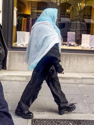 Madonna walks through the charming streets of the French capital on the sidelines of Paris Fashion Week PFW , in Paris, France, on September 29, 2025 Léa Vieillot Bestimage Madonna walks through the charming streets of the French capital on the sidelines of Paris Fashion Week PFW , in Paris, France, on September 29, 2025 Paris France  Copyright: xLÃ axVieillot BestimagexLÃ axVieillot Bestimagex
