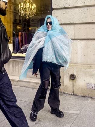 Madonna walks through the charming streets of the French capital on the sidelines of Paris Fashion Week PFW , in Paris, France, on September 29, 2025 Léa Vieillot Bestimage Madonna walks through the charming streets of the French capital on the sidelines of Paris Fashion Week PFW , in Paris, France, on September 29, 2025 Paris France  Copyright: xLÃ axVieillot BestimagexLÃ axVieillot Bestimagex