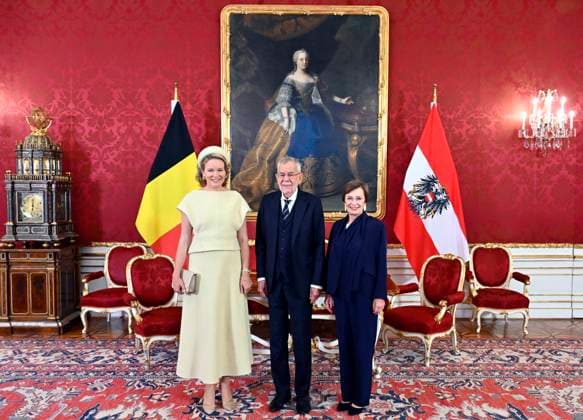 Queen Mathilde visits Austria Queen Mathilde of Belgium and Austrian President Alexander Van der Bellen and his wife Doris Schmidauer pose for the photographer during a diplomatic meeting at the Hofburg palace in Vienna, Austria on Monday 29 September 2025. ( VIENNA AUSTRIA  Copyright: xEricxLalmandx