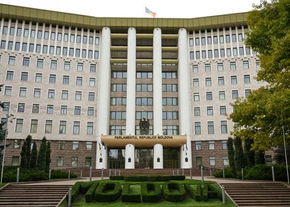 Moldova™s Pro-EU Ruling Party Secures Majority CHISINAU, MOLDOVA - SEPTEMBER 29: A general view of the Parliament of the Republic of Moldova building in Chisinau, Moldova, on September 29, 2025. Final results from the parliamentary election showed the ruling Party of Action and Solidarity (PAS) winning 50.1% of the vote, while the pro-Russian Patriotic Bloc gained 24.2%, securing PAS a decisive majority and strengthening Moldova™s pro-EU course. Chisinau Moldova  Copyright: xArturxWidakx originalFilename: widak-moldovas250929_npN2w.jpg