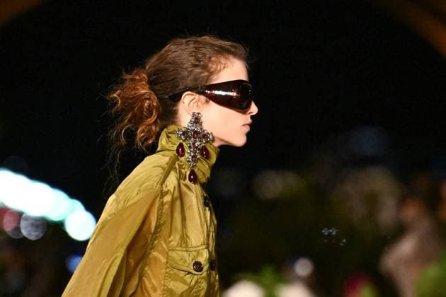 PFW Saint Laurent Runway A model walks the runway during the Saint Laurent Womenswear Spring Summer 2026 show as part of Paris Fashion Week in Paris, France on September 29, 2025. Photo by Aurore Marechal ABACAPRESS.COM Paris France  Copyright: xMarechalxAurore ABACAx