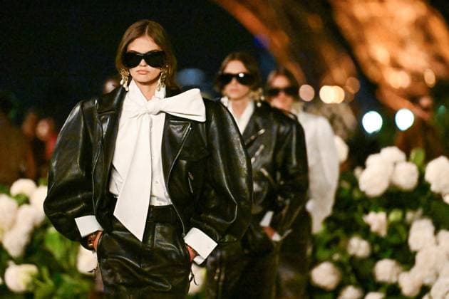 PFW Saint Laurent Runway Models walk the runway during the Saint Laurent Womenswear Spring Summer 2026 show as part of Paris Fashion Week in Paris, France on September 29, 2025. Photo by Aurore Marechal ABACAPRESS.COM Paris France  Copyright: xMarechalxAurore ABACAx