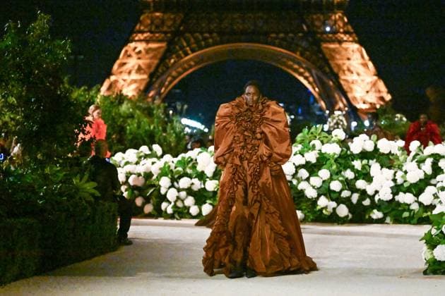 PFW Saint Laurent Runway A model walks the runway during the Saint Laurent Womenswear Spring Summer 2026 show as part of Paris Fashion Week in Paris, France on September 29, 2025. Photo by Aurore Marechal ABACAPRESS.COM Paris France  Copyright: xMarechalxAurore ABACAx