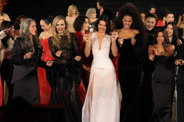 PFW - Le Défilé. Liberté, Egalité, Sororité You re Worth It L Oréal Paris Runway Rebecca Patricia Armstrong, Ye Zhou, Andie MacDowell, Cara Delevingne, Kendall Jenner, Cindy Bruna, Eva Longoria, Ariana Greenblat, Aja Naomi King and Nycha Philippine Leroy-Beaulieu walks the runway during Le Défilé. Liberté, Egalité, Sororité You re Worth It L Oréal Paris show as part of Paris Fashion Week in Paris, France on September 29, 2025. Photo by Jerome Domine ABACAPRESS.COM  Copyright: xDominexJerome ABACAx