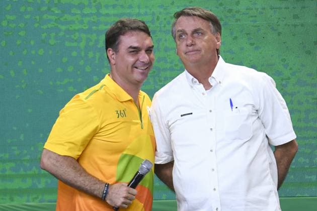 Launch event of Jair Bolsonaro s pre-candidacy BRASILIA, BRAZIL - MARCH 27: Brazil s Senator Flavio Bolsonaro (R), and Brazil s President, Jair Bolsonaro, attend an event with members of their Liberal Party or PL and with supporters during the Vou com ele campaign in Brasilia, Brazil, March 27, 2022. Bolsonaro, who is running for reelection, participates in the party s event to present his candidacy for the next presidential elections scheduled for October 2022. Brazil World. Editorial use only. Please get in touch for any other usage.  Copyright: x2025xAnadoluxMateusxBonomix
