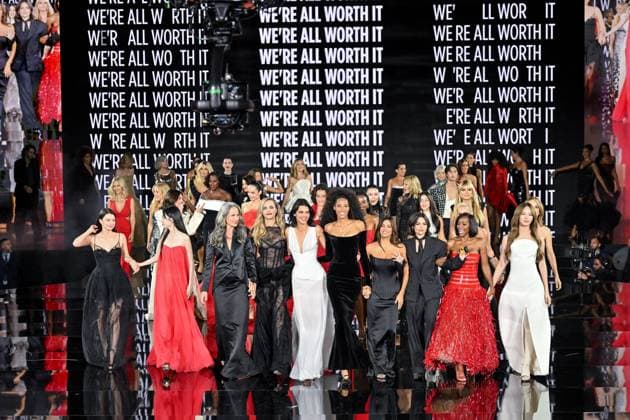 PFW L Oreal Runway Rebecca Patricia Armstrong, Ye Zhou, Andie MacDowell, Cara Delevingne, Kendall Jenner, Cindy Bruna, Eva Longoria, Ariana Greenblatt, Aja Naomi King and Nycha Philippine Leroy-Beaulieu walks the runway of L Oreal Fashion Show during Paris Fashion Week in Paris, France on September 29, 2025. Photo by Julien Reynaud APS-Medias ABACAPRESS.COM Paris France  Copyright: xReynaudxJulien APS-Medias ABACAx