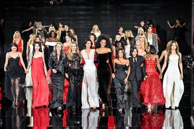 PFW L Oreal Runway Rebecca Patricia Armstrong, Ye Zhou, Andie MacDowell, Cara Delevingne, Kendall Jenner, Cindy Bruna, Eva Longoria, Ariana Greenblatt, Aja Naomi King and Nycha Philippine Leroy-Beaulieu walks the runway of L Oreal Fashion Show during Paris Fashion Week in Paris, France on September 29, 2025. Photo by Julien Reynaud APS-Medias ABACAPRESS.COM Paris France  Copyright: xReynaudxJulien APS-Medias ABACAx