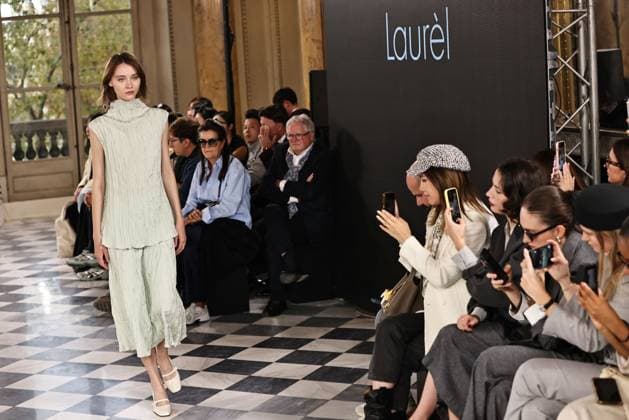 (250930) -- PARIS, Sept. 30, 2025 -- A model presents a creation from the spring summer 2026 collections by Laur¨¨l at the Shenzhen Futian Fashion Day Paris event held during the Paris fashion week in Paris, France, Sept. 29, 2025. ) FRANCE-PARIS-FASHION WEEK-SHENZHEN FUTIAN FASHION DAY PARIS GaoxJing 