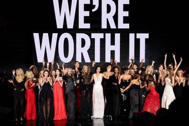 Model walk the runway during L Oreal Spring Summer 2026 show at Paris Fashion Week A model on the runway during L Oreal Spring Summer 2026 show at Paris Fashion Week Rebecca Patricia Armstrong, Ye Zhou, Andie MacDowell, Cara Delevingne, Kendall Jenner, Cindy Bruna, Eva Longoria, Ariana Greenblat, Aja Naomi King and Nycha Philippine Leroy Beaulieu 449162 2025 09 29 France  Copyright: xSebastienxFremontx xStarfacex STAR_449162_088