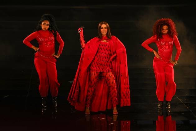Model walking the runway during L Oreal Spring Summer 2026 show at Paris Fashion Week A model walking the runway during L Oreal Spring Summer 2026 show at Paris Fashion Week Anitta 449162 2025 09 29 France  Copyright: xSebastienxFremontx xStarfacex STAR_449162_364