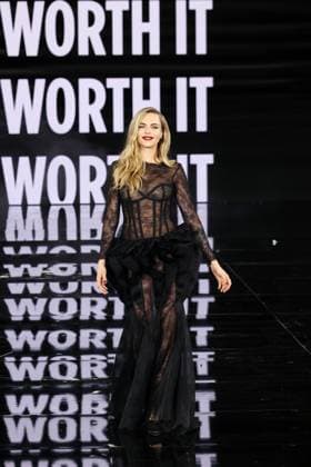 Model walk the runway during L Oreal Spring Summer 2026 show at Paris Fashion Week Un mannequin sur le podium du defile printemps ete 2026 de L Oreal pendant la semaine de la mode a Paris Cara Delevingne 449162 2025 09 29 France  Copyright: xSebastienxFremontx xStarfacex STAR_449162_394