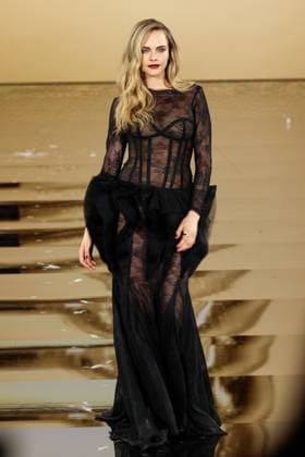 Model walk the runway during L Oreal Spring Summer 2026 show at Paris Fashion Week Un mannequin sur le podium du defile printemps ete 2026 de L Oreal pendant la semaine de la mode a Paris Cara Delevingne 449162 2025 09 29 France  Copyright: xSebastienxFremontx xStarfacex STAR_449162_396