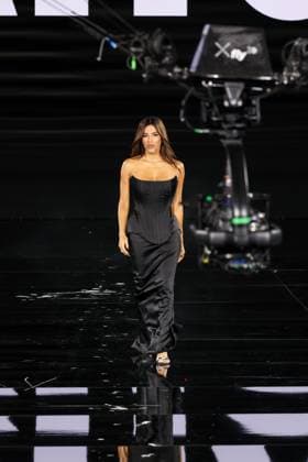 Model walk the runway during L Oreal Spring Summer 2026 show at Paris Fashion Week Un mannequin sur le podium du defile printemps ete 2026 de L Oreal pendant la semaine de la mode a Paris 449162 2025 09 29 France  Copyright: xSebastienxFremontx xStarfacex STAR_449162_412